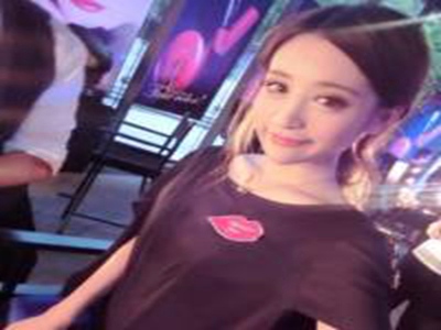 juliaann大戰(zhàn)兩個黑鬼,女俠一槍兩命，游戲圈熱議！